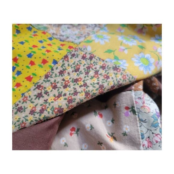 Vintage 1970's Hamdmade Baby Blanket Quilt Throw - Picture 4 of 8